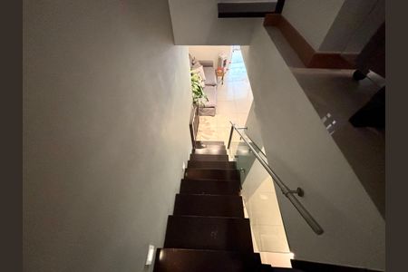 Apartamento à venda com 153m², 3 quartos e 2 vagasCorredores - Escadas 