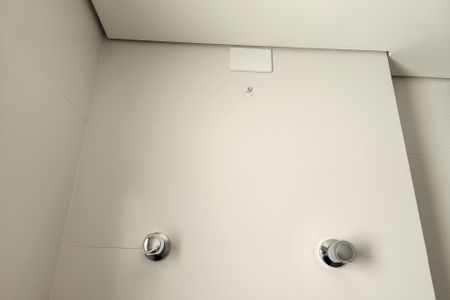 Apartamento à venda com 84m², 2 quartos e 2 vagas Apartamento à venda com 84m², 2 quartos e 2 vagasBanheiro da Suíte