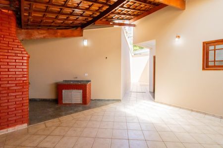 Casa à venda com 211m², 3 quartos e 4 vagasChurrasqueira