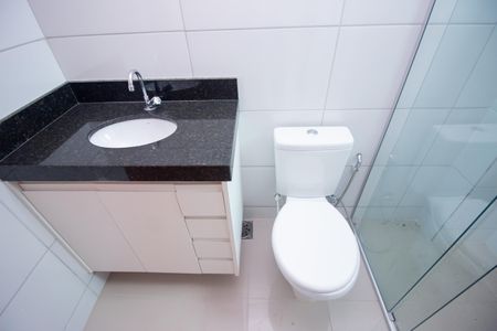 Banheiro da Suíte de apartamento à venda com 2 quartos, 69m² em Cabral, Contagem