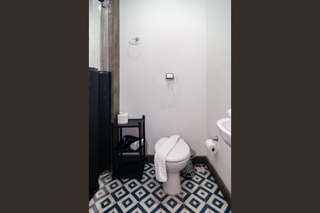 Banheiro de kitnet/studio para alugar com 0 quarto, 30m² em Ipiranga, São Paulo