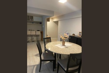 Sala de apartamento à venda com 2 quartos, 93m² em Vila Madalena, São Paulo