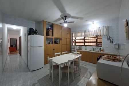 Casa para alugar com 200m², 2 quartos e 3 vagas Casa para alugar com 200m², 2 quartos e 3 vagasCozinha