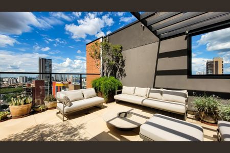 Apartamento à venda com 170m², 3 quartos e 3 vagas Apartamento à venda com 170m², 3 quartos e 3 vagasÁrea comum - Piscina