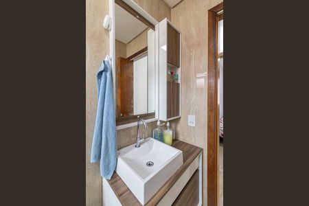 Casa de condomínio à venda com 74m², 3 quartos e 2 vagasBanheiro