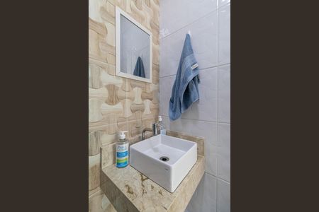 Casa de condomínio à venda com 74m², 3 quartos e 2 vagasLavabo