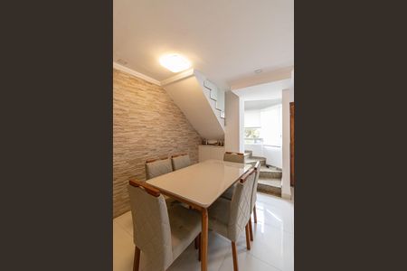 Casa de condomínio à venda com 74m², 3 quartos e 2 vagasSala