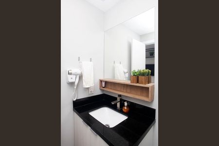 Banheiro de kitnet/studio para alugar com 1 quarto, 30m² em Cidade Baixa, Porto Alegre