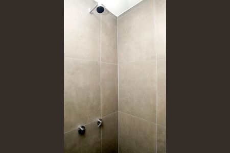 Banheiro de kitnet/studio para alugar com 1 quarto, 30m² em Cidade Baixa, Porto Alegre