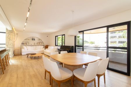 Apartamento à venda com 240m², 5 quartos e 3 vagasSala