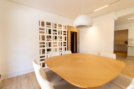 Sala de apartamento à venda com 5 quartos, 240m² em Cambuí, Campinas