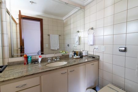 Apartamento à venda com 240m², 5 quartos e 3 vagasBanheiro da Suíte 3