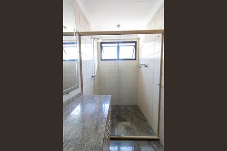 Apartamento à venda com 240m², 5 quartos e 3 vagasBanheiro da Suíte 2