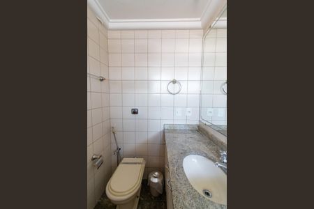 Apartamento à venda com 240m², 5 quartos e 3 vagasBanheiro da Suíte 2