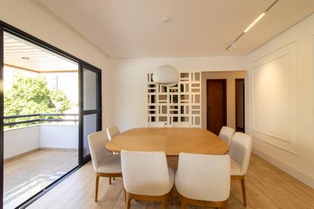 Apartamento à venda com 240m², 5 quartos e 3 vagasSala