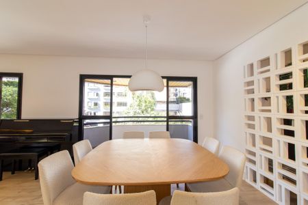 Apartamento à venda com 240m², 5 quartos e 3 vagasSala