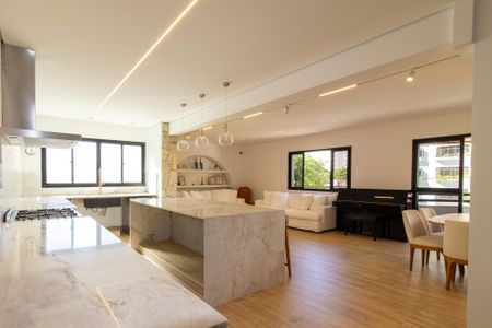Apartamento à venda com 240m², 5 quartos e 3 vagasCozinha