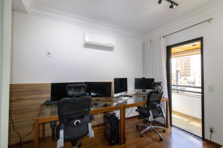 Apartamento à venda com 240m², 5 quartos e 3 vagasEscritório
