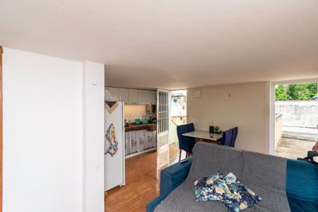 Sala de casa de condomínio para alugar com 1 quarto, 50m² em Penha, Rio de Janeiro