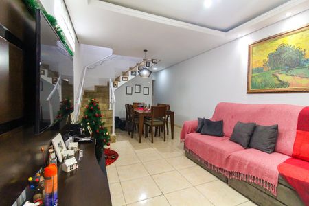 Casa para alugar com 3 quartos, 106m² em Vila Carmosina, São Paulo