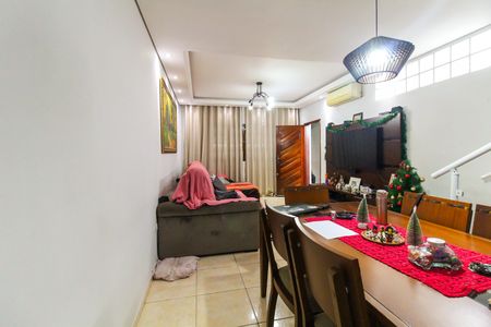 Casa à venda com 106m², 3 quartos e 2 vagasSala