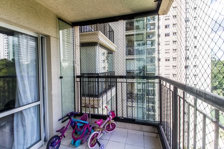 Apartamento à venda com 87m², 3 quartos e 1 vaga Apartamento à venda com 87m², 3 quartos e 1 vagaVaranda