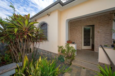 Casa para alugar com 300m², 3 quartos e 2 vagasJARDIM/FACHADA