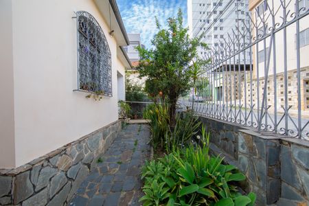 Casa para alugar com 300m², 3 quartos e 2 vagasJARDIM/FACHADA