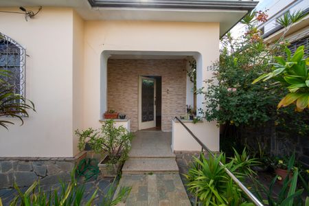 Casa para alugar com 300m², 3 quartos e 2 vagasJARDIM/FACHADA