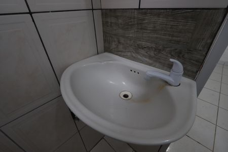 Banheiro de casa para alugar com 1 quarto, 40m² em Vila Darli, São Paulo