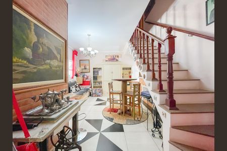 Casa de condomínio à venda com 160m², 4 quartos e 4 vagas Casa de condomínio à venda com 160m², 4 quartos e 4 vagasSala