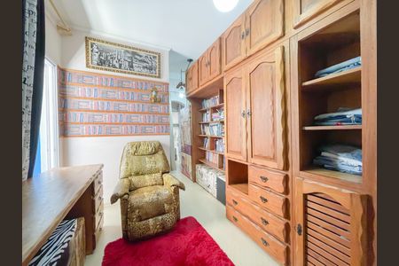 Casa de condomínio à venda com 160m², 4 quartos e 4 vagas Casa de condomínio à venda com 160m², 4 quartos e 4 vagasCloset da Suíte 1