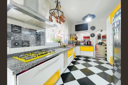 Casa de condomínio à venda com 160m², 4 quartos e 4 vagas Casa de condomínio à venda com 160m², 4 quartos e 4 vagasCozinha