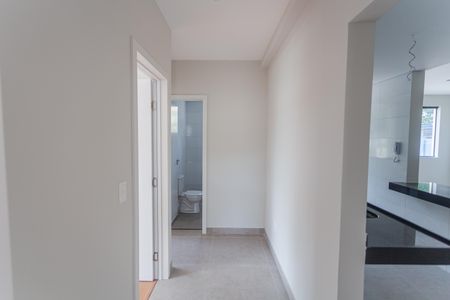 Corredor de apartamento à venda com 3 quartos, 77m² em Ipiranga, Belo Horizonte