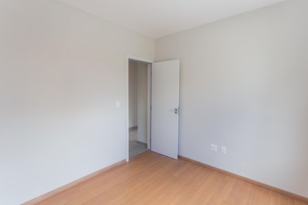 Apartamento à venda com 77m², 3 quartos e 2 vagasQuarto 3