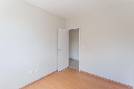 Apartamento à venda com 77m², 3 quartos e 2 vagasQuarto 2