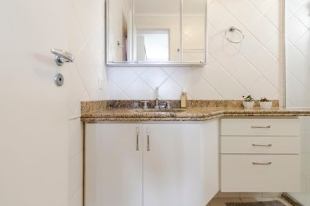 Apartamento à venda com 117m², 3 quartos e 3 vagasBanheiro da Suíte 1