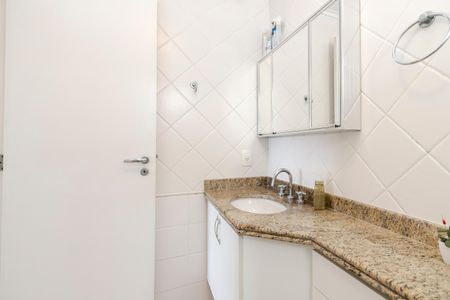 Apartamento à venda com 117m², 3 quartos e 3 vagasBanheiro da Suíte 1