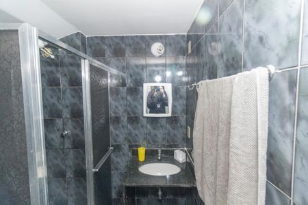 Banheiro de apartamento para alugar com 1 quarto, 127m² em Vila Valqueire, Rio de Janeiro