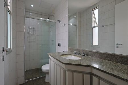 Apartamento para alugar com 186m², 3 quartos e 2 vagas Apartamento para alugar com 186m², 3 quartos e 2 vagasBanheiro da Suíte