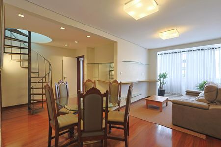 Apartamento para alugar com 186m², 3 quartos e 2 vagas Apartamento para alugar com 186m², 3 quartos e 2 vagasSala