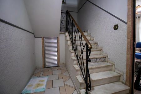 Casa para alugar com 242m², 4 quartos e 3 vagasEscada