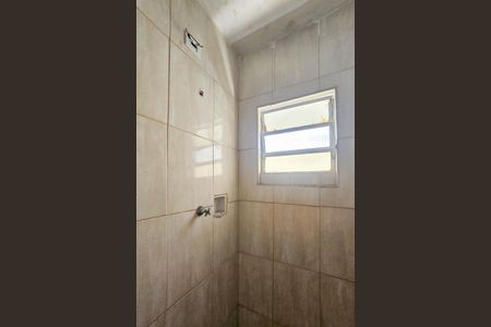 banheiro de apartamento para alugar com 1 quarto, 70m² em Jardim Sao Miguel, Guarujá