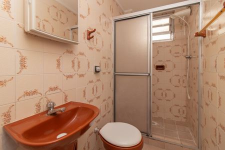 Banheiro de apartamento para alugar com 1 quarto, 50m² em Azenha, Porto Alegre