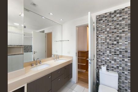 Apartamento à venda com 166m², 3 quartos e 3 vagasBanheiro da Suíte 1