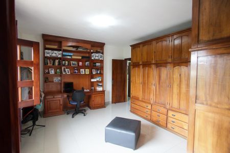 Casa à venda com 440m², 6 quartos e 4 vagasQuarto 3