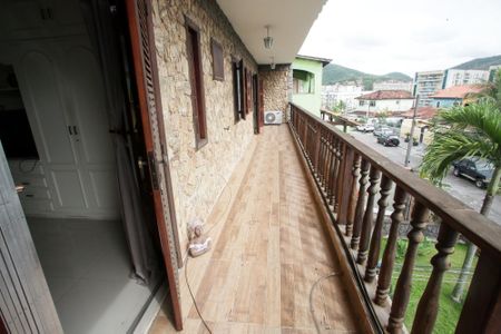 Casa à venda com 440m², 6 quartos e 4 vagasVaranda do Quarto Suíte 2
