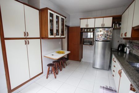 Casa à venda com 440m², 6 quartos e 4 vagasCozinha