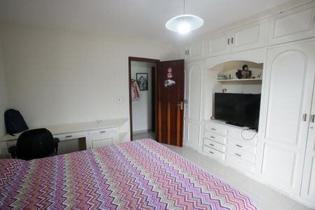 Casa à venda com 440m², 6 quartos e 4 vagasQuarto Suíte 2