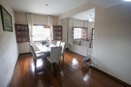 Casa à venda com 440m², 6 quartos e 4 vagasSala de Jantar
